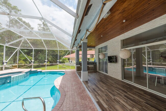 Building Photo - Live the Resort Life in Boca Raton - AVAIL...