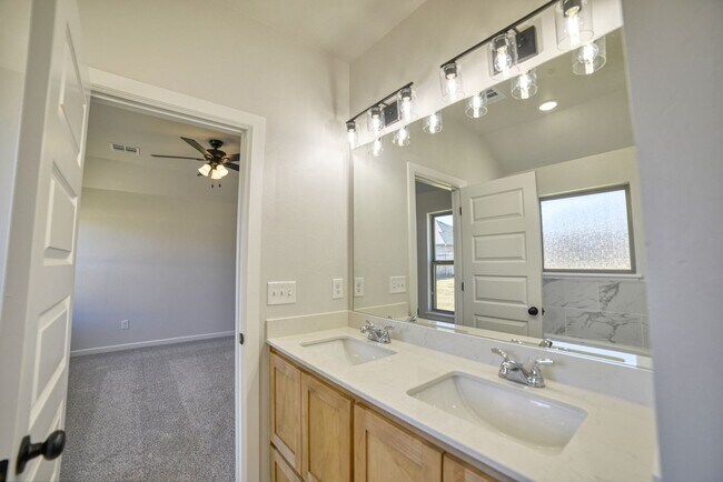 Building Photo - Brand New Home in Washington!