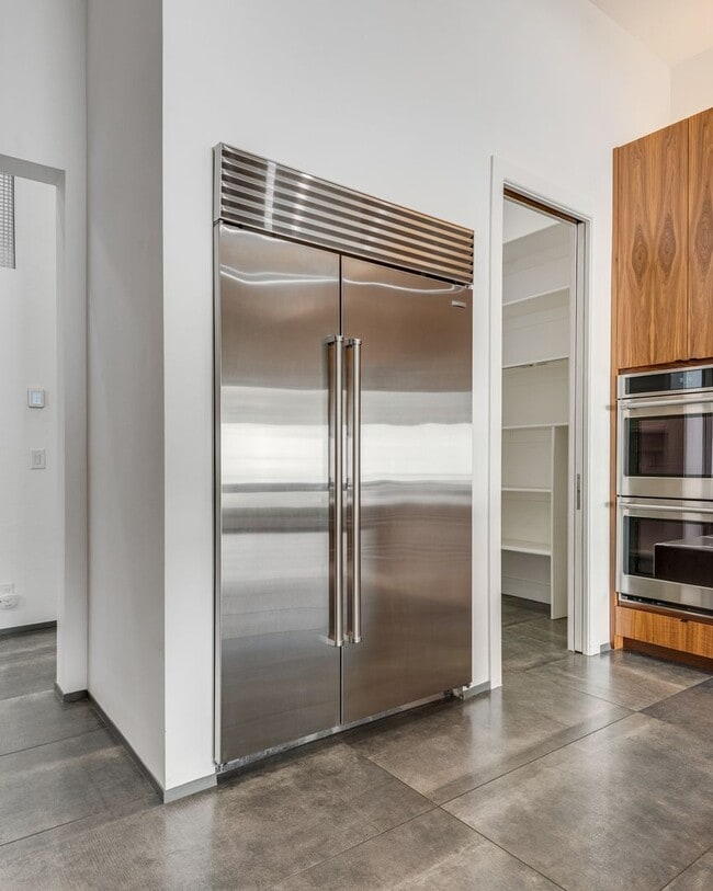 Building Photo - Luxury Summerlin Living in Gated Canyon Crest Community