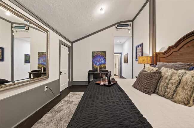 Building Photo - 100 W Hamilton St