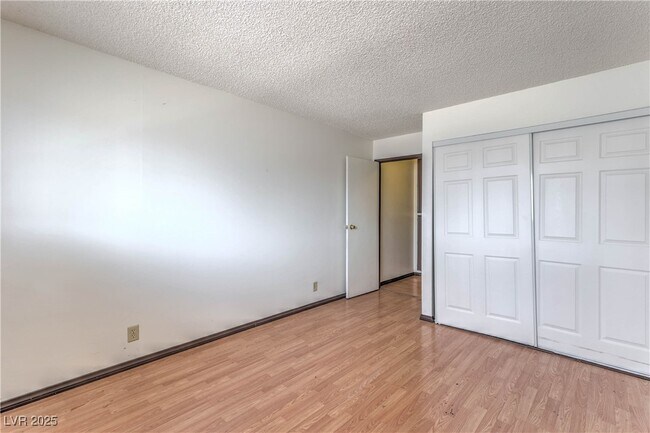 Building Photo - 5404 S Swenson St