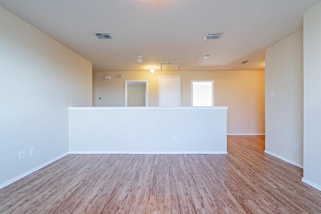 Building Photo - 1000 Bumble Bee Dr