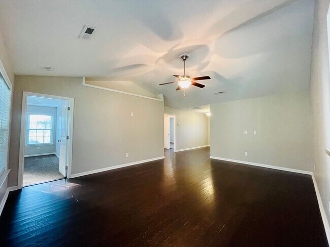 Building Photo - 1404 Abberbury Dr