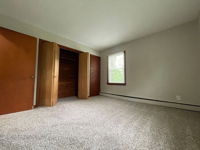 Building Photo - 3 Bedroom Home in Valpo