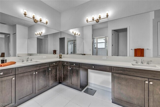Building Photo - 12445 Dahlia Ct