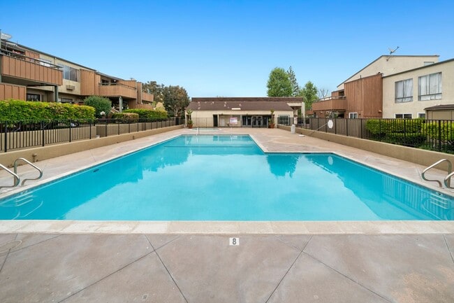 Building Photo - 2-Bedroom Apartment in the Heart of Santa Ana