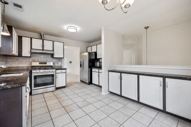 Building Photo - 164 White Branch Ct