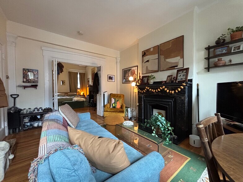 Building Photo - 69 Charles St