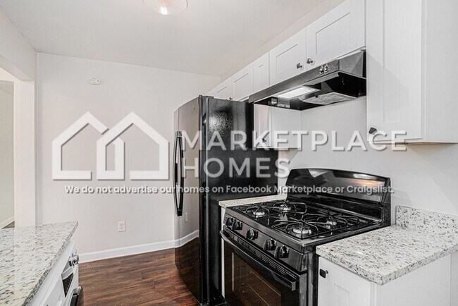 Building Photo - 2155 W Woodberry Ave