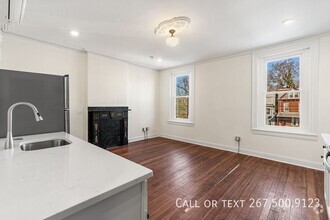 Building Photo - Charming 1BR+den unit in Great location. W...