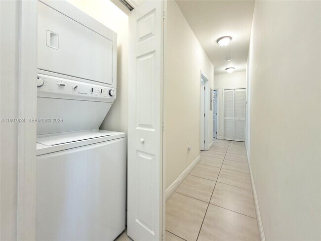 Building Photo - 1053 SW 29th Ct