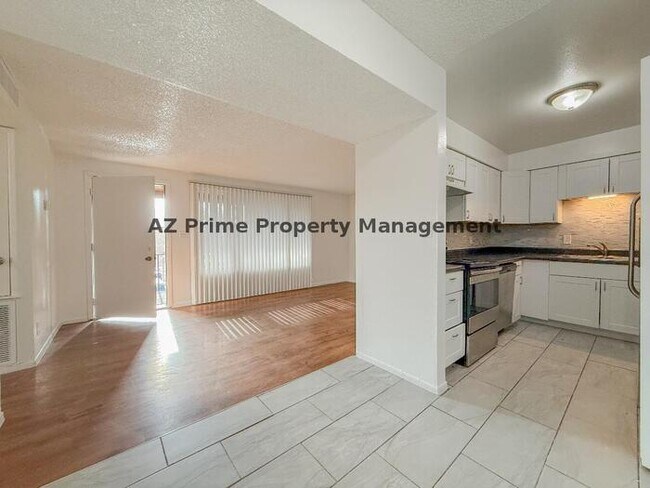 Building Photo - 2415 W Hazelwood St