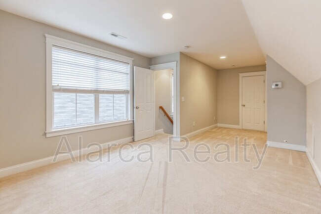 Building Photo - 4234 Vance Rd N