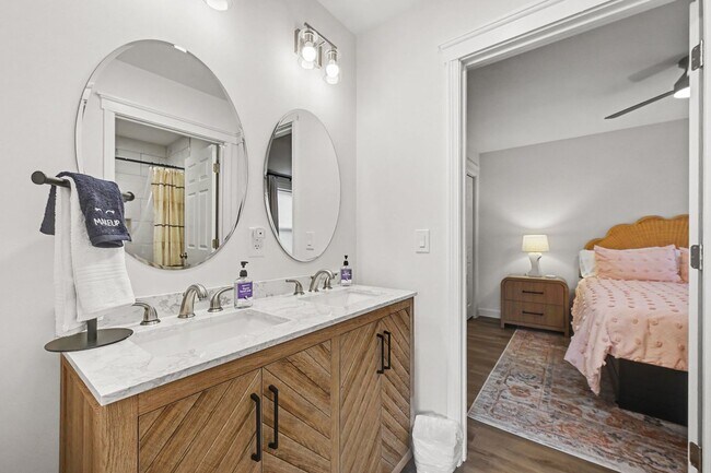 Building Photo - 2064 Thimble Creek Dr