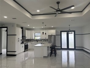 Building Photo - 727 Aletha Ave S