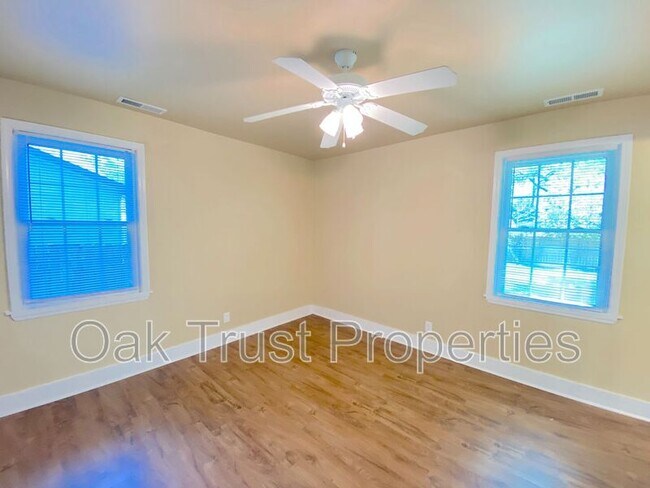 Building Photo - 1227 Mathis Ferry Rd