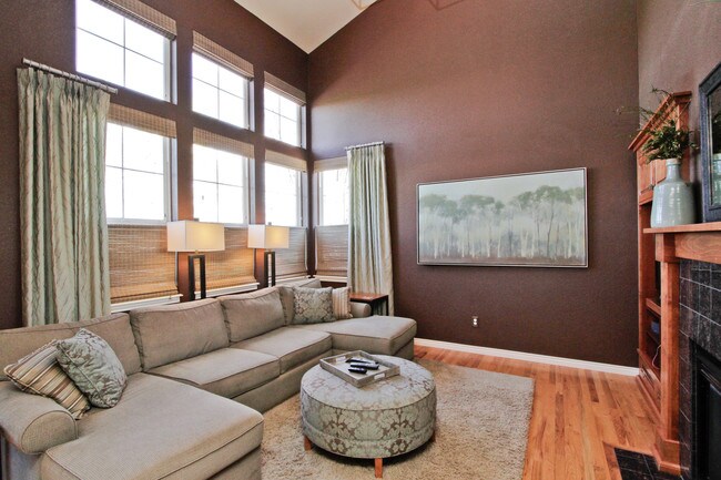 Building Photo - Beautiful 4BD/3.5BA Indian Peaks Home on Golf Course with Views!