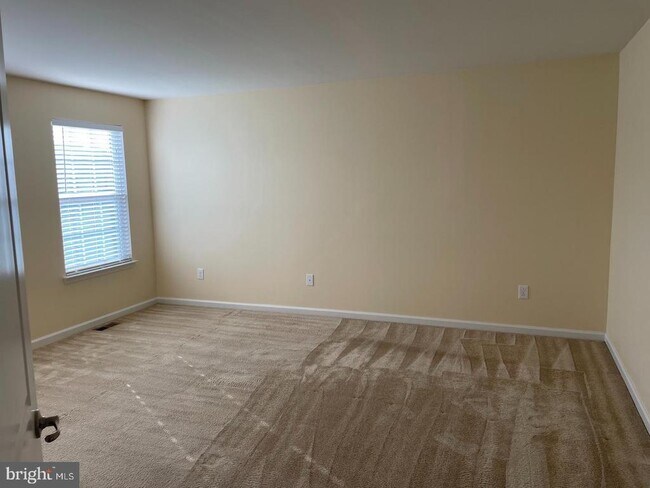 Building Photo - 1255 Madison Ln