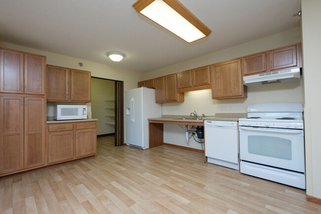 Fargo, ND Crossroads Apartments | Kitchen - Crossroads