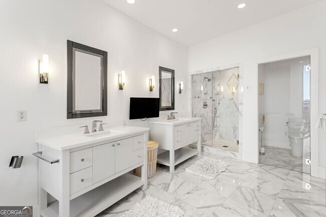 Building Photo - 3338 Peachtree Rd NE