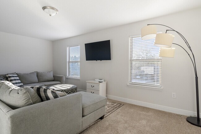 Building Photo - 113 Ridgeway Cir