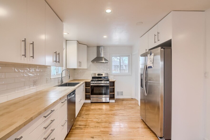 Building Photo - 207 Teal St