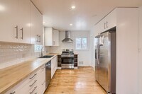 Building Photo - 207 Teal St