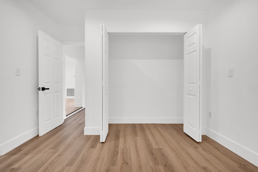 Building Photo - 4701 SW 104th Ct