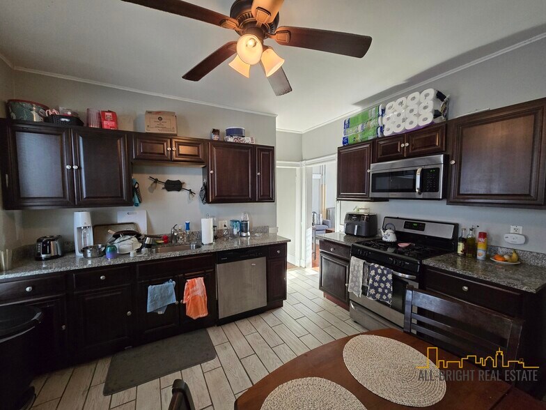 Building Photo - 317 Summit Ave