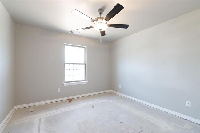 Building Photo - Brand NEW 3 Bedroom 2 Bathroom Home in Tuscany Lakes (Piedmont Schools) with Storm Shelter and Sp...