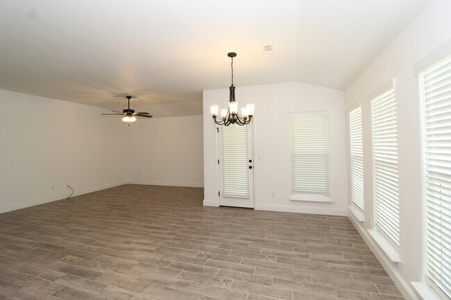 Building Photo - 1450 Ari Ave