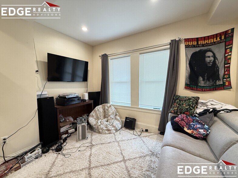 Building Photo - 5 Griggs Pl