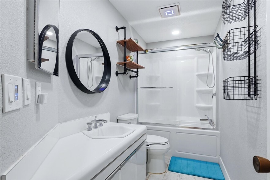 Building Photo - 4401 Glebe Farm Rd