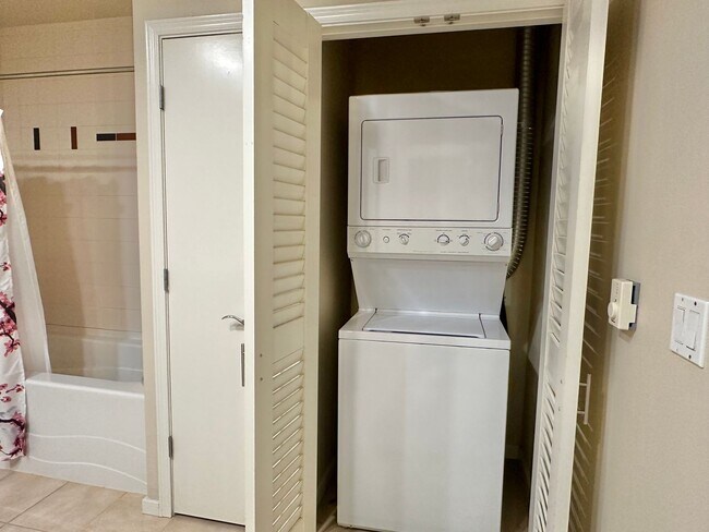 Building Photo - Beautiful 1 bed condo in the heart of Bell...