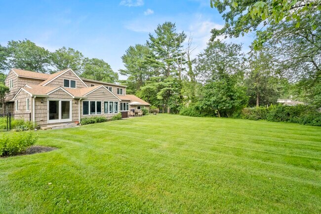 Building Photo - 926 Norgate Dr