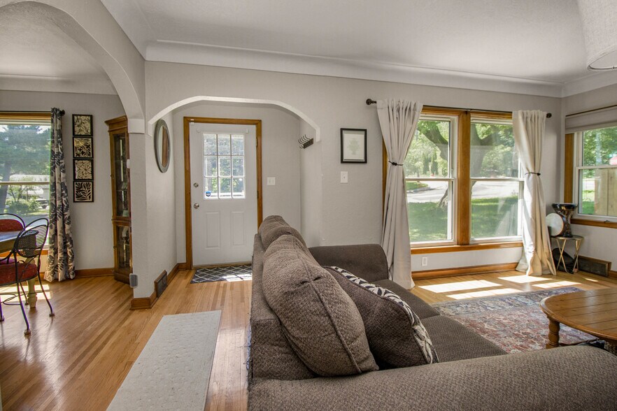Building Photo - 412 Bircher Ave