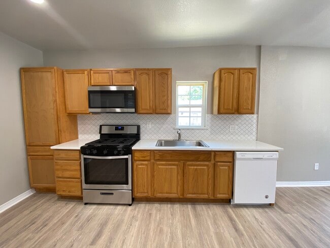 Building Photo - 200 E Freeman St