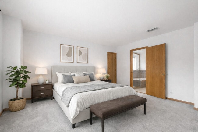 Building Photo - 2235 Cheshire Dr