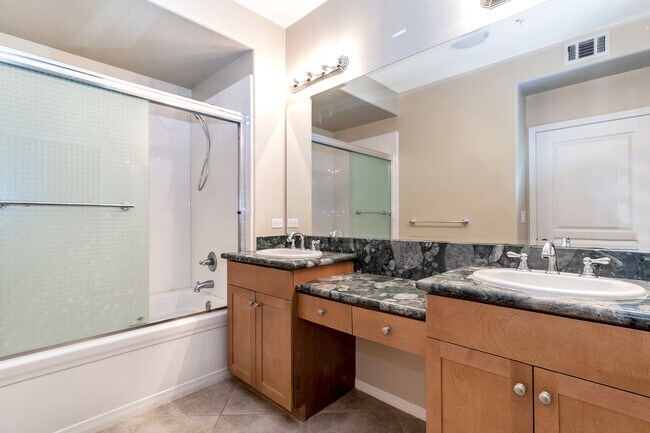 Master Bath - 13044 Pacific Promenade