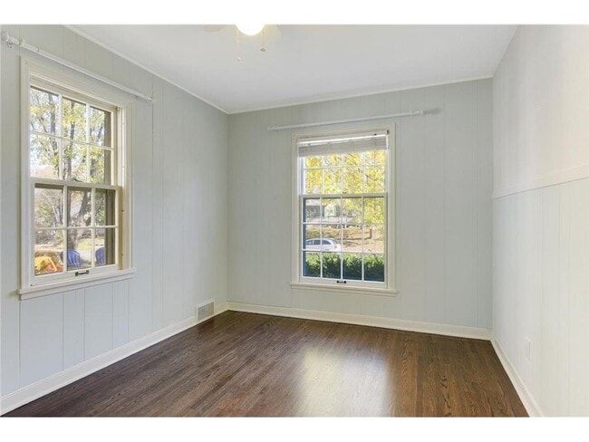 Building Photo - 4020 Ewing Ave S