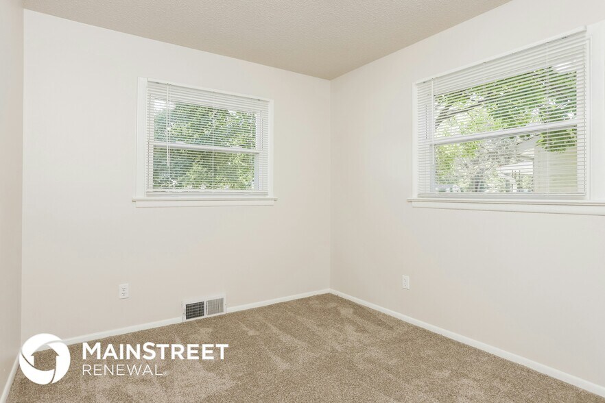 Building Photo - 1455 Broadlawns Ln