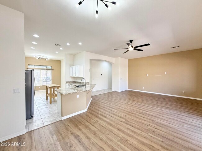 Building Photo - 4148 E Walnut Rd