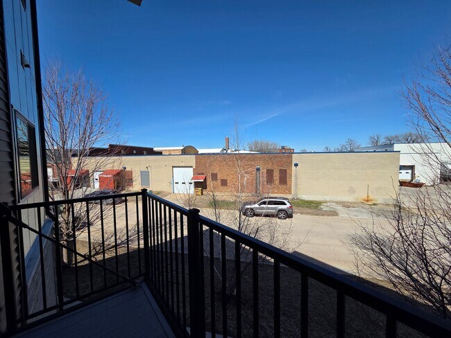 Building Photo - 221 E 5th St