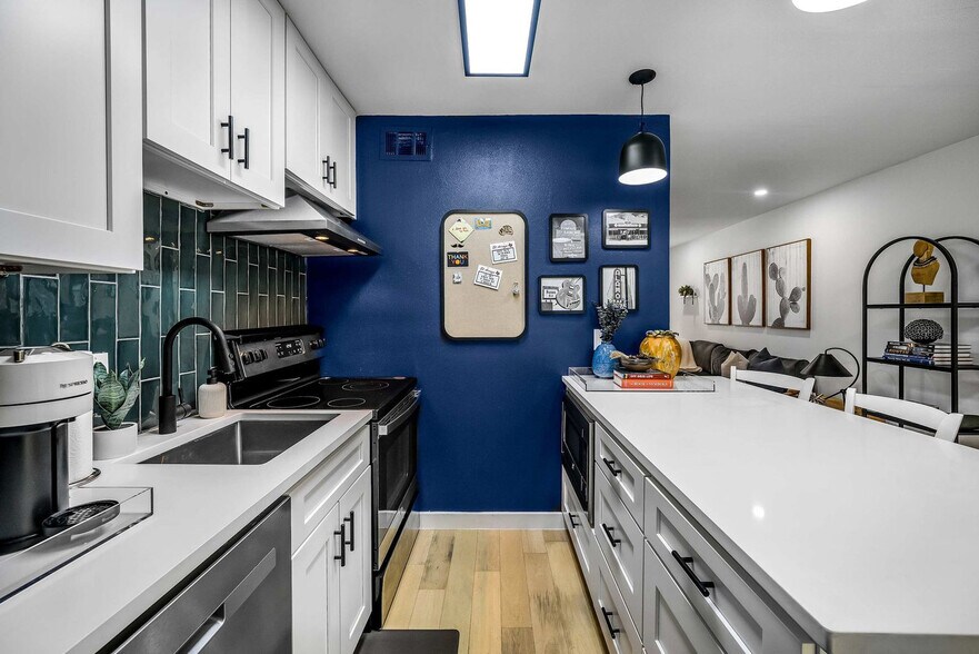 Building Photo - 3806 Southridge Dr