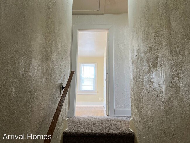 Building Photo - 3 br, 1 bath House - 724 W Fairview Ave