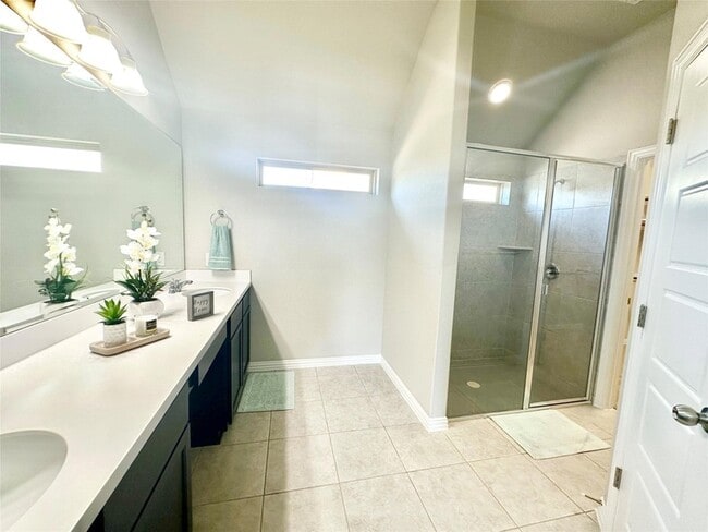 Building Photo - 1017 Hillrose Dr