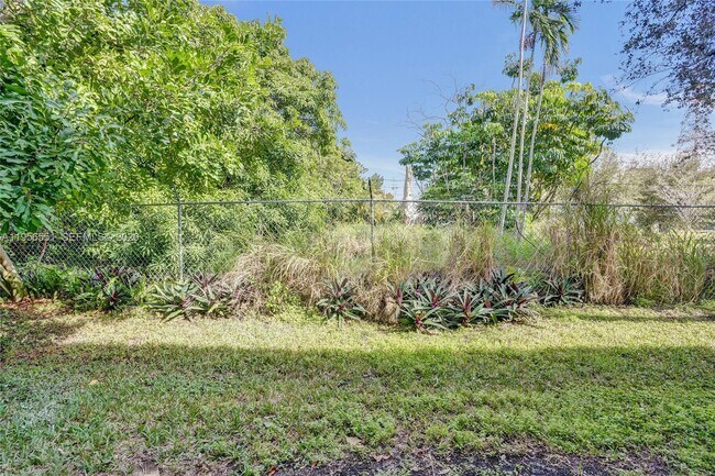 Building Photo - 5409 SW 41st St