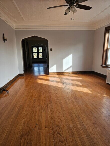 Building Photo - 144 N Mason Ave