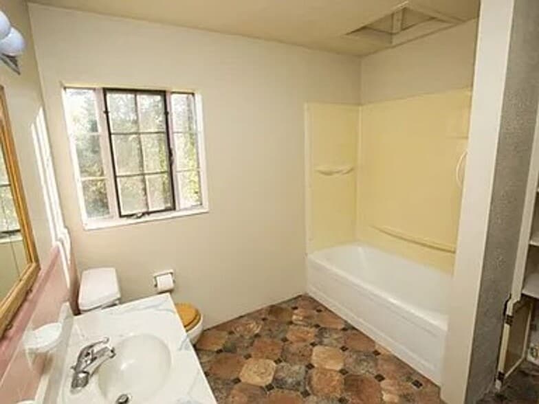 Building Photo - 1395 N Harlan St