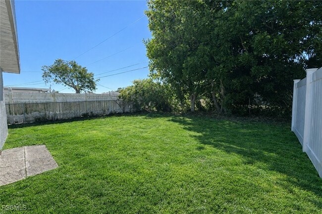 Building Photo - 3216 SW 7th Pl